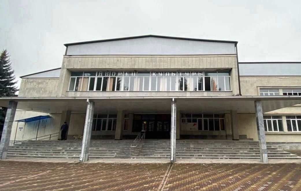 В Октябрьском продолжается капитальный ремонт Дворца культуры