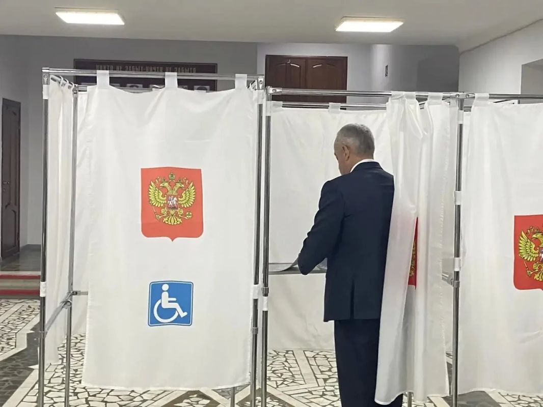 Председатель Парламента Республики Северная Осетия – Алания Таймураз Русланович Тускаев по традиции отдал свой голос в с. Чикола Ирафского района Председатель Парламента Республики Северная Осетия – Алания Таймураз Русланович Тускаев по традиции отдал свой голос в с. Чикола Ирафского района