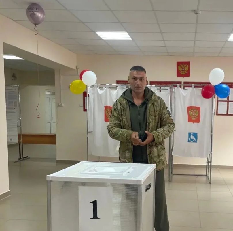 ГОЛОСУЮТ НАШИ ГЕРОИ. В эти дни в родной республике — и на избирательном участке ГОЛОСУЮТ НАШИ ГЕРОИ. В эти дни в родной республике — и на избирательном участке