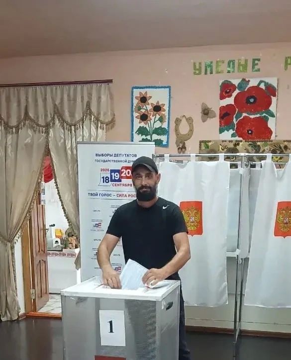 ГОЛОСУЮТ НАШИ ГЕРОИ. В эти дни в родной республике — и на избирательном участке ГОЛОСУЮТ НАШИ ГЕРОИ. В эти дни в родной республике — и на избирательном участке