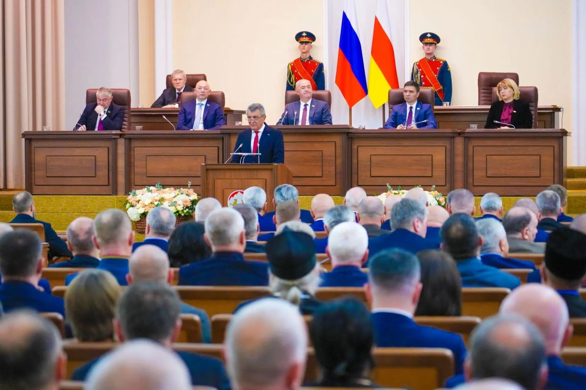 Сегодня полномочный представитель Президента РФ в Северо-Кавказском федеральном округе Юрий Чайка принял участие в заседании Парламента Республики Северная Осетия-Алания по случаю избрания Главы Республики Северная... Сегодня полномочный представитель Президента РФ в Северо-Кавказском федеральном округе Юрий Чайка принял участие в заседании Парламента Республики Северная Осетия-Алания по случаю избрания Главы Республики Северная...
