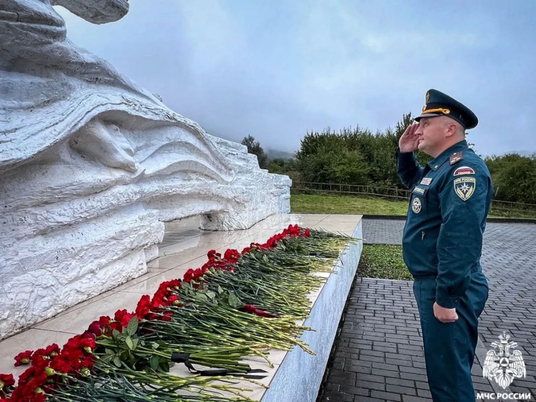 Без права забыть . В Северной Осетии почтили память жертв трагедии в Геналдонском ущелье Без права забыть . В Северной Осетии почтили память жертв трагедии в Геналдонском ущелье