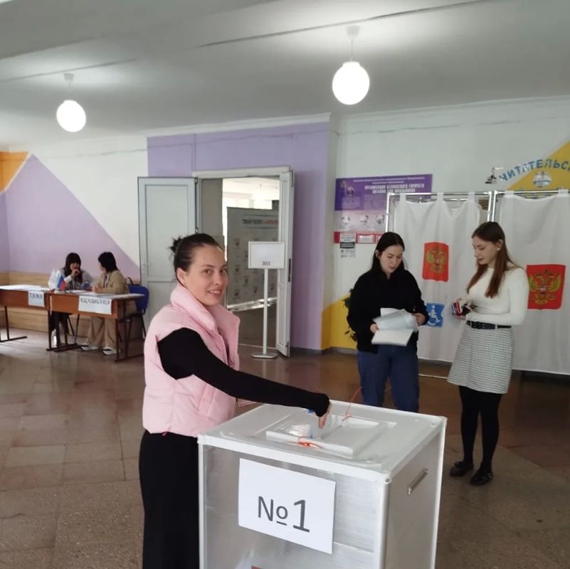 С самого утра на избирательных участках оживлённо! С самого утра на избирательных участках оживлённо!
