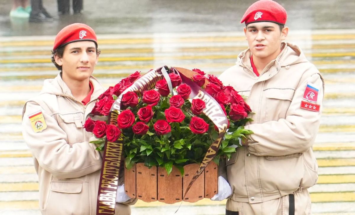 Глава РСО – Алания Сергей Меняйло принял участие в мероприятии, посвященном памяти погибших в результате схода ледника Колка в Кармадонскомущелье Глава РСО – Алания Сергей Меняйло принял участие в мероприятии, посвященном памяти погибших в результате схода ледника Колка в Кармадонскомущелье