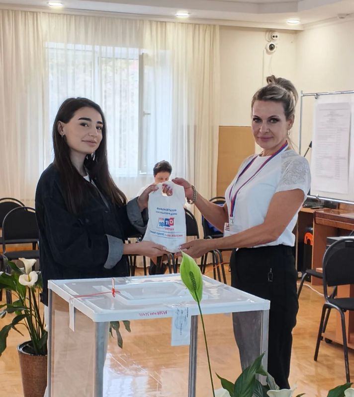 С самого утра на избирательных участках оживлённо! С самого утра на избирательных участках оживлённо!