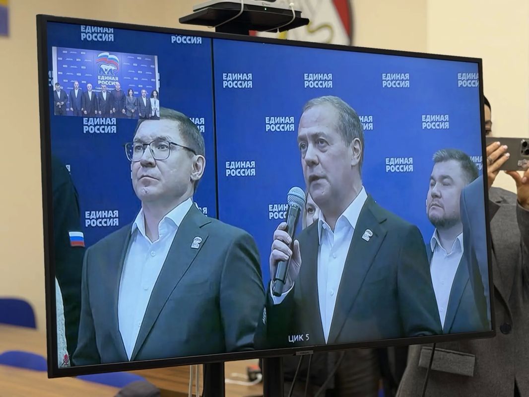 Сергей Меняйло: Председатель «Единой России» Дмитрий Медведев провел совещание в режиме ВКС с региональными отделениями партии, где озвучил предварительные итоги выборов Сергей Меняйло: Председатель «Единой России» Дмитрий Медведев провел совещание в режиме ВКС с региональными отделениями партии, где озвучил предварительные итоги выборов