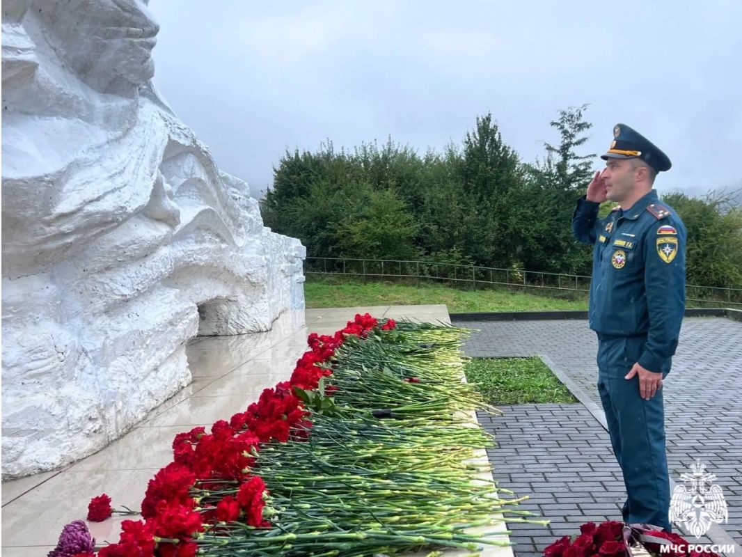 Без права забыть . В Северной Осетии почтили память жертв трагедии в Геналдонском ущелье Без права забыть . В Северной Осетии почтили память жертв трагедии в Геналдонском ущелье