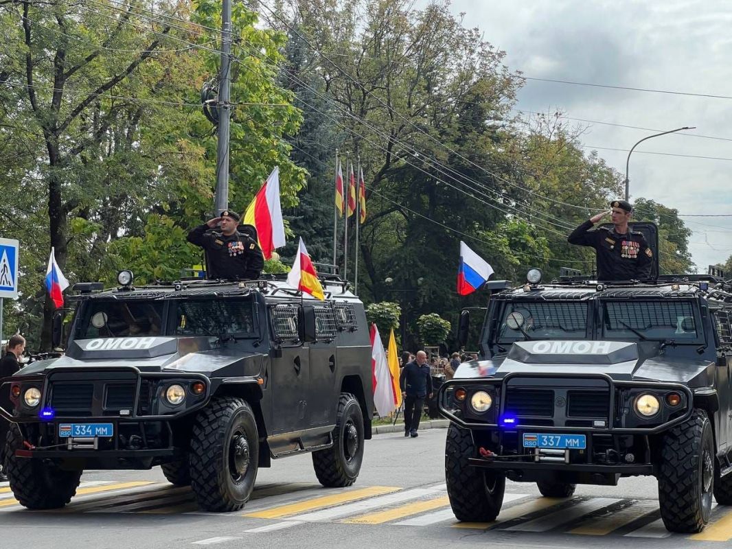 В Цхинвале прошел военный парад в ознаменование 36-й годовщины Дня провозглашения Республики Южная Осетия В Цхинвале прошел военный парад в ознаменование 36-й годовщины Дня провозглашения Республики Южная Осетия