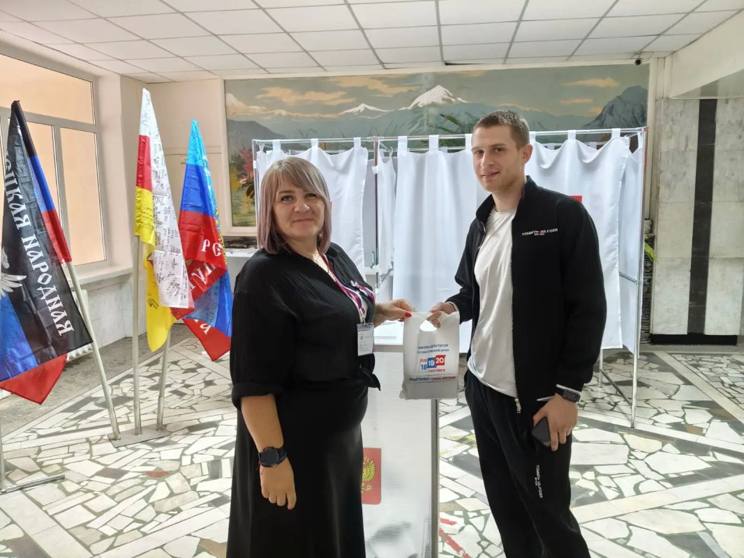 С самого утра на избирательных участках оживлённо! С самого утра на избирательных участках оживлённо!