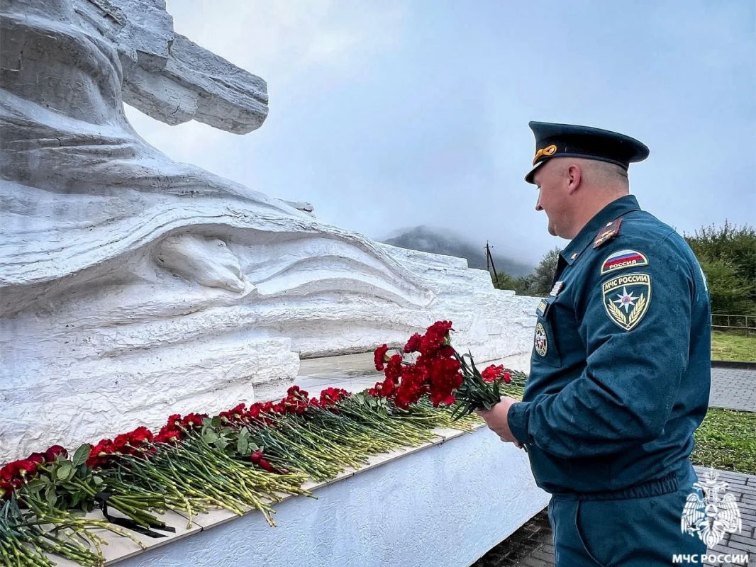 Без права забыть . В Северной Осетии почтили память жертв трагедии в Геналдонском ущелье Без права забыть . В Северной Осетии почтили память жертв трагедии в Геналдонском ущелье
