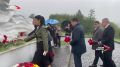 Глава республики Сергей Меняйло, члены Правительства, представители общественных организаций возложили цветы к памятнику жертвам схода ледника Колка