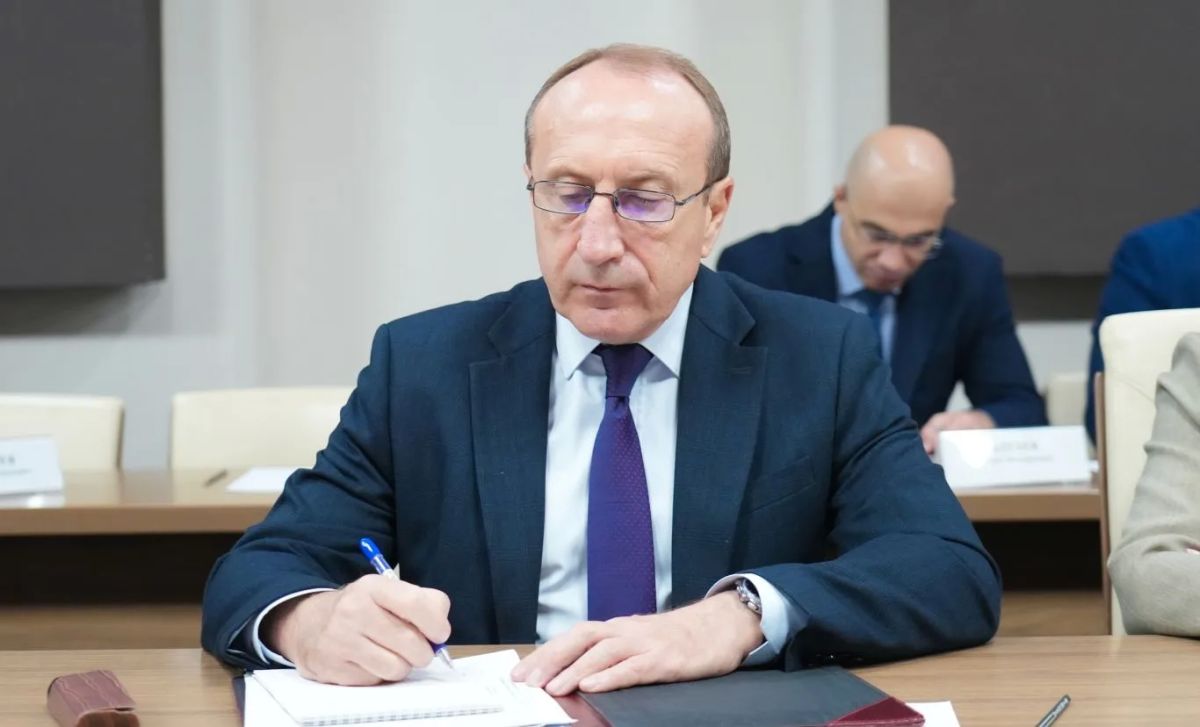 Глава РСО – Алания Сергей Меняйло провел еженедельное аппаратное совещание с участием руководителей органов исполнительной власти и муниципальных образований, представителей правоохранительных и надзорных структур республики. Глава РСО – Алания Сергей Меняйло провел еженедельное аппаратное совещание с участием руководителей органов исполнительной власти и муниципальных образований, представителей правоохранительных и надзорных структур республики.