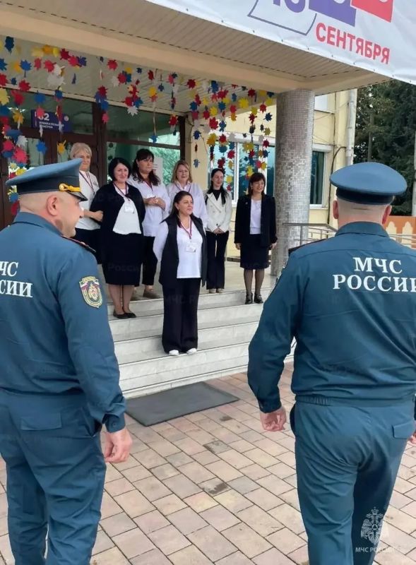 Глава Северной Осетии поблагодарил сотрудников МЧС России за обеспечение безопасности в период выборов Глава Северной Осетии поблагодарил сотрудников МЧС России за обеспечение безопасности в период выборов