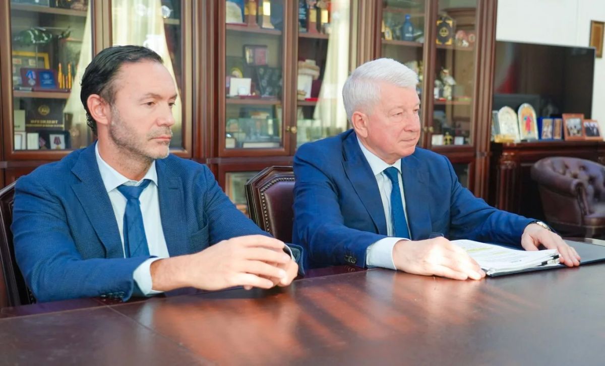 Глава РСО – Алания Сергей Меняйло провел рабочую встречу с заместителем генерального директора ООО «Газпром межрегионгаз» Юрием Пахомовским Глава РСО – Алания Сергей Меняйло провел рабочую встречу с заместителем генерального директора ООО «Газпром межрегионгаз» Юрием Пахомовским