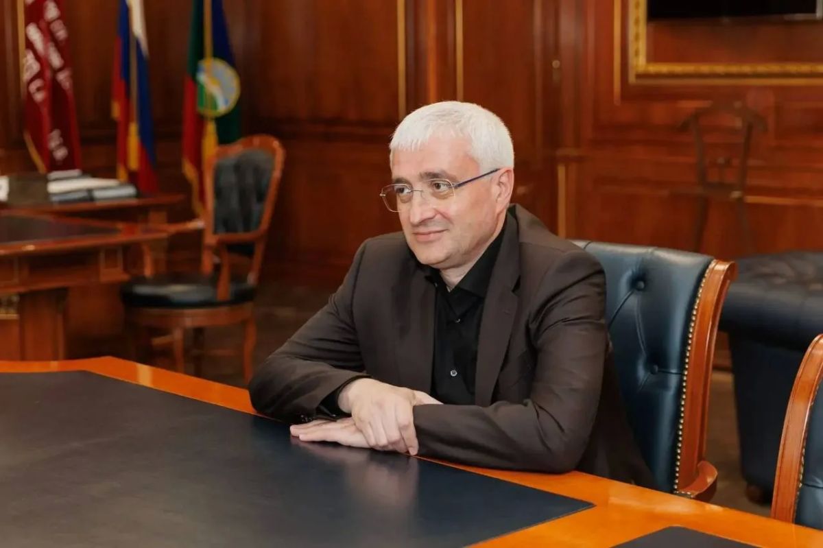 Сергей Меняйло: Поздравляю депутатов от «Единой России» Артура Таймазова и Зураба Макиева с победой на выборах в Государственную думу Российской Федерации девятого созыва Сергей Меняйло: Поздравляю депутатов от «Единой России» Артура Таймазова и Зураба Макиева с победой на выборах в Государственную думу Российской Федерации девятого созыва