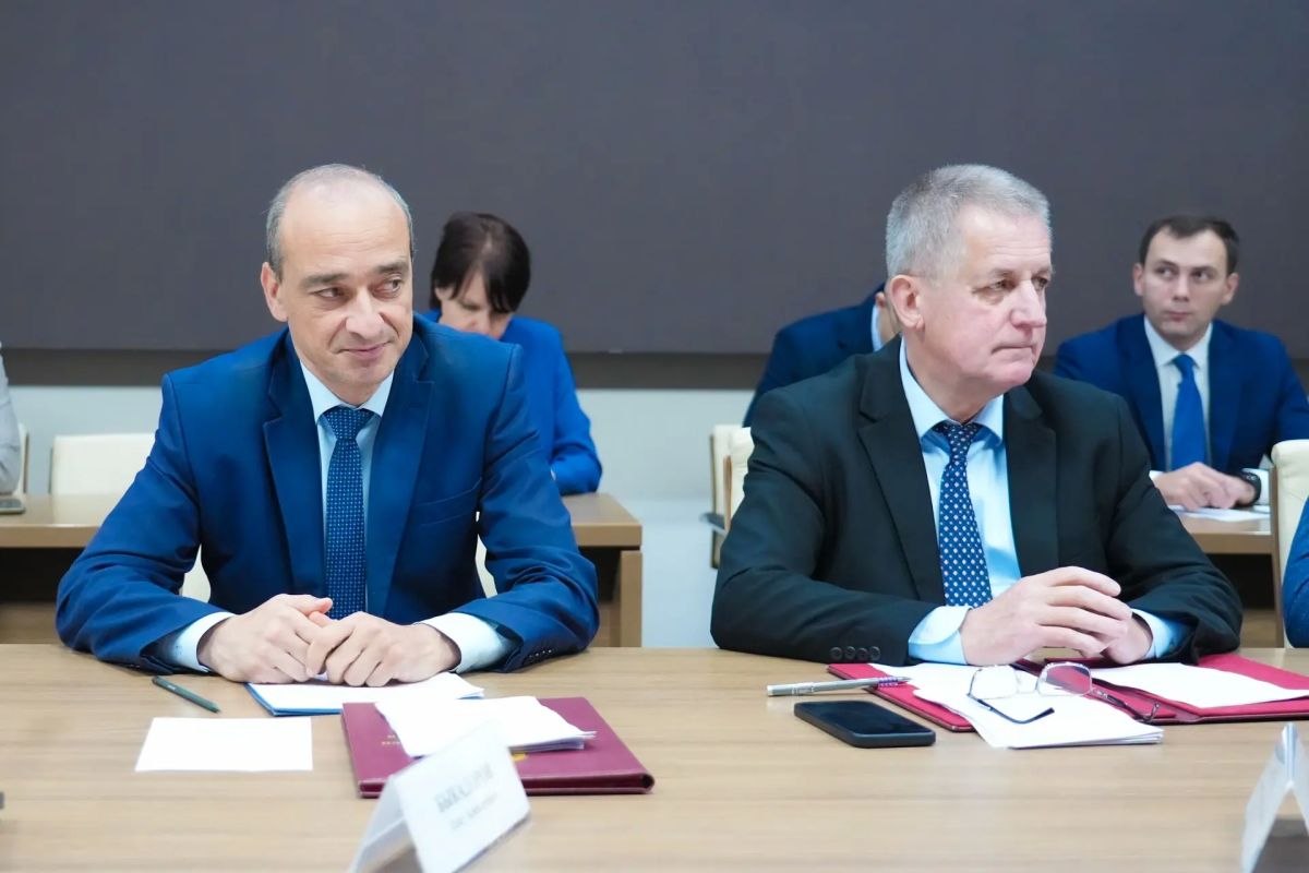 На заседании Правительства РСО – Алания, которое провел врио Председателя Правительства РСО – Алания Борис Джанаев, рассмотрены вопросы, направленные на социально-экономическое развитие региона, поддержку отдельных отраслей... На заседании Правительства РСО – Алания, которое провел врио Председателя Правительства РСО – Алания Борис Джанаев, рассмотрены вопросы, направленные на социально-экономическое развитие региона, поддержку отдельных отраслей...
