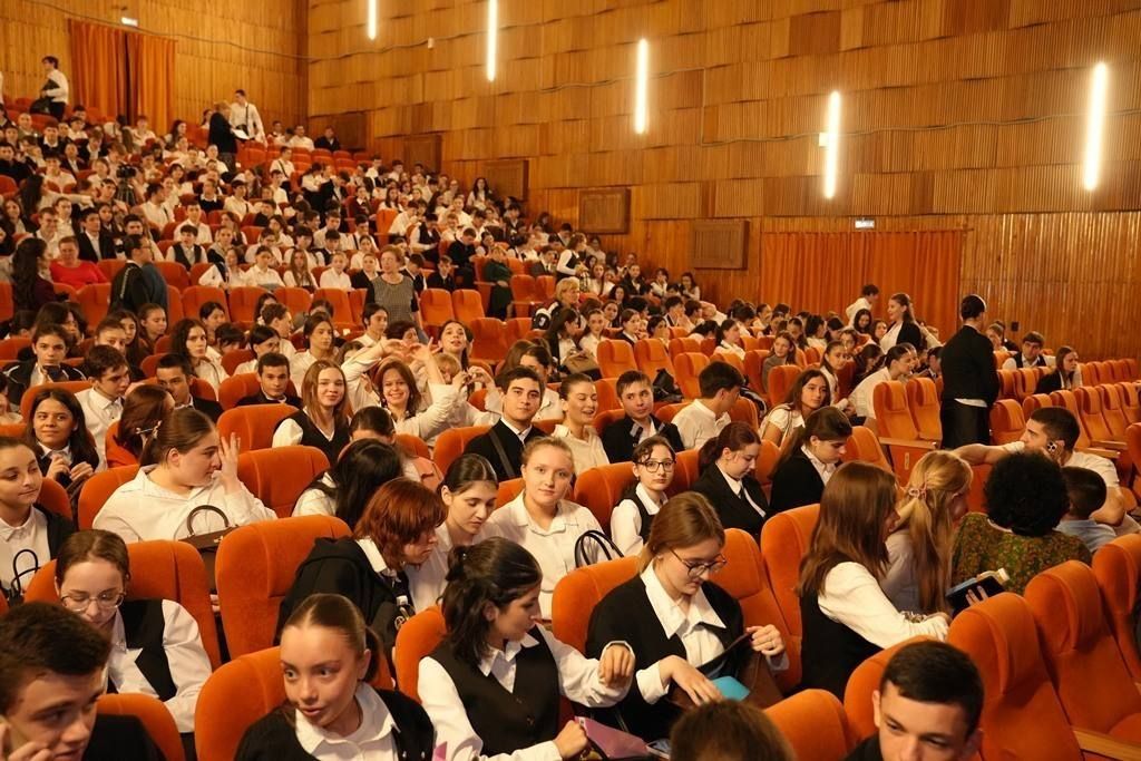 Во Владикавказе состоялся совместный концерт двух коллективов – Государственного академического ордена Дружбы народов ансамбля танца «Алан» и Заслуженного государственного академического ансамбля песни и танца «Донбасс» Во Владикавказе состоялся совместный концерт двух коллективов – Государственного академического ордена Дружбы народов ансамбля танца «Алан» и Заслуженного государственного академического ансамбля песни и танца «Донбасс»