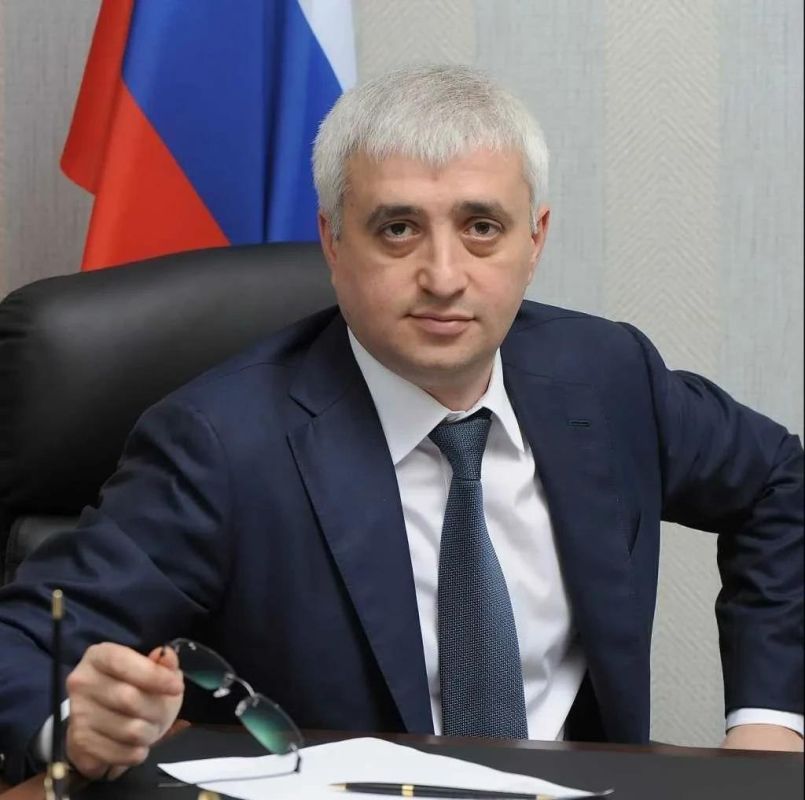 Вячеслав Мильдзихов: От имени администрации города и себя лично поздравляю Зураба Макиева с избранием депутатом Государственной Думы Федерального Собрания Российской Федерации!