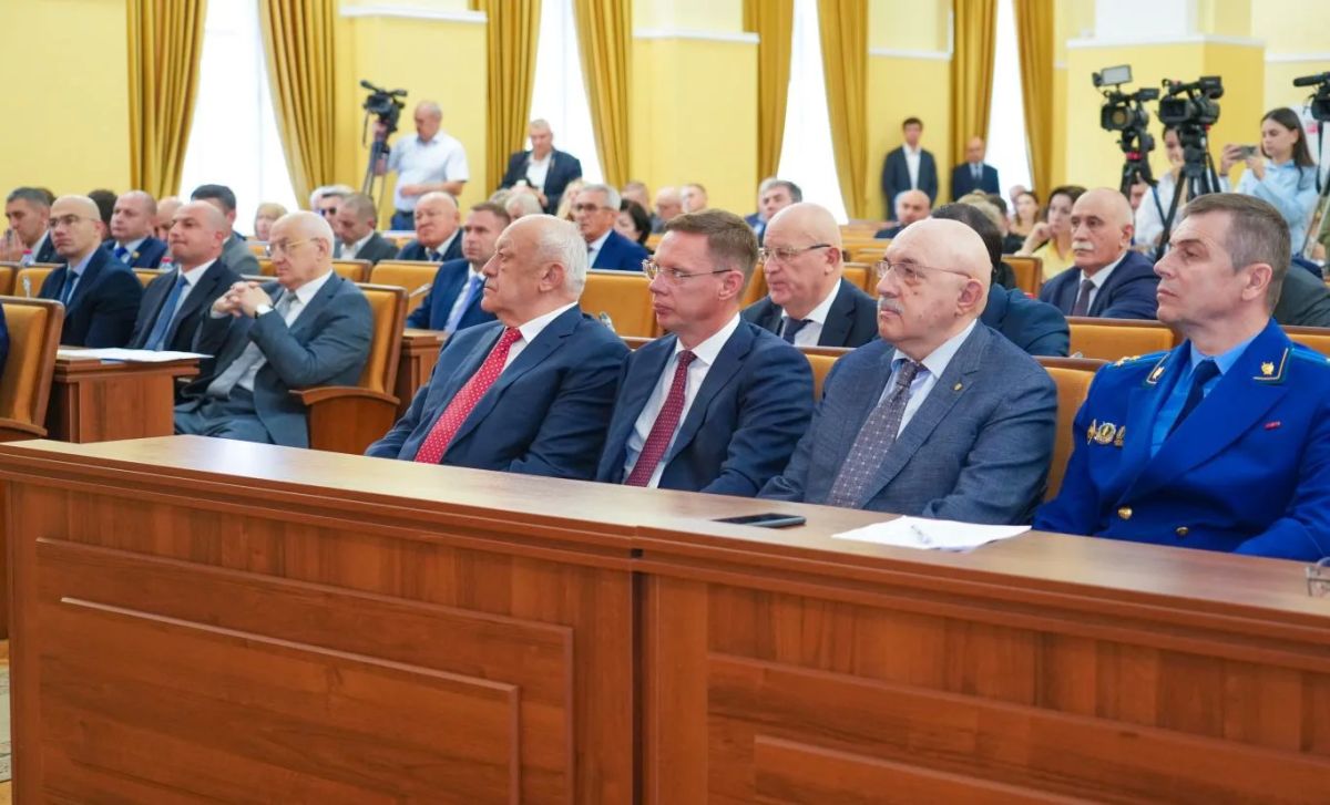 Кандидатура Бориса Джанаева единогласно поддержана депутатами Парламента Северной Осетии на назначение Председателем Правительства РСО – Алания. Кандидатура Бориса Джанаева единогласно поддержана депутатами Парламента Северной Осетии на назначение Председателем Правительства РСО – Алания.
