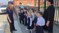 «Посвящение в пешеходы»: в Ардонском районе Северной Осетии в Единый день БДД первоклассникам устроили масштабный урок дорожной безопасности