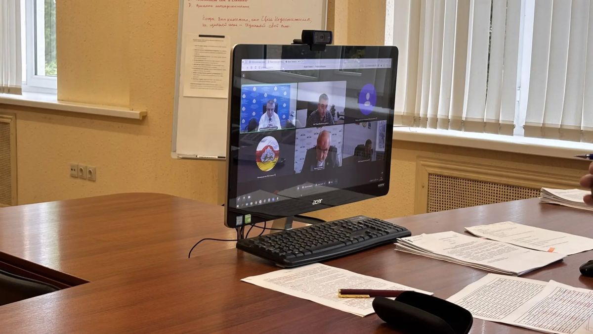 Врио министра государственного имущества и земельных отношений РСО — Алания Руслан Тедеев провёл еженедельное совещание с представителями муниципальных образований республики по вопросам погашения задолженности по арендным... Врио министра государственного имущества и земельных отношений РСО — Алания Руслан Тедеев провёл еженедельное совещание с представителями муниципальных образований республики по вопросам погашения задолженности по арендным...