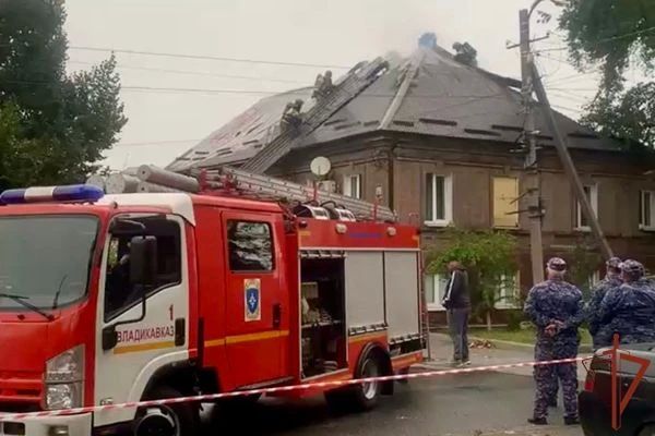 Во Владикавказе сотрудники Росгвардии эвакуировали жильцов из горящего дома
