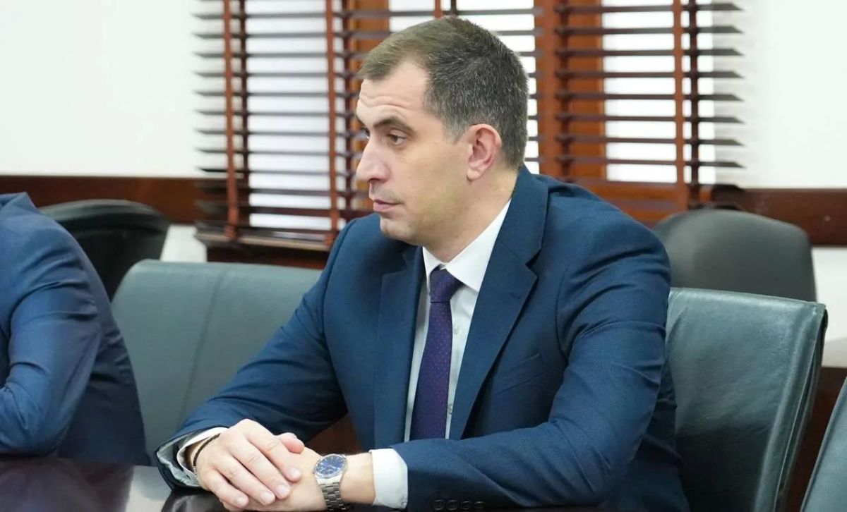 Глава РСО – Алания Сергей Меняйло встретился с колумбийским писателем и переводчиком Рубеном Дарио Флоресом Арсилой, который перевел сборник стихотворений основоположника осетинской литературы Коста Хетагурова на испанский... Глава РСО – Алания Сергей Меняйло встретился с колумбийским писателем и переводчиком Рубеном Дарио Флоресом Арсилой, который перевел сборник стихотворений основоположника осетинской литературы Коста Хетагурова на испанский...