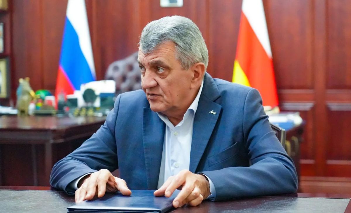 Глава РСО – Алания Сергей Меняйло провел рабочую встречу с Эллой Алибековой и Андреем Швецовым Глава РСО – Алания Сергей Меняйло провел рабочую встречу с Эллой Алибековой и Андреем Швецовым