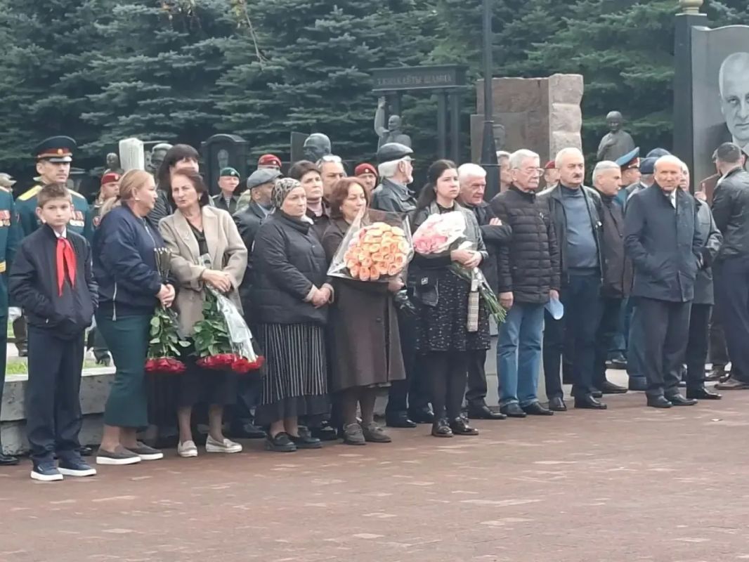 Аллея Славы...Здесь прошла церемония открытия памятника Герою России Марату Тибилову (позывной "Талиб") Аллея Славы...Здесь прошла церемония открытия памятника Герою России Марату Тибилову (позывной "Талиб")