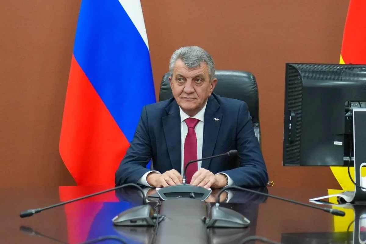 Сергей Меняйло поздравил Марата Камболова с официальным вступлением в должность президента Южной Осетии