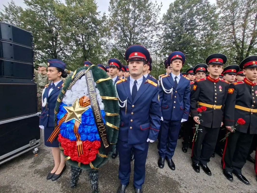 Аллея Славы...Здесь прошла церемония открытия памятника Герою России Марату Тибилову (позывной "Талиб") Аллея Славы...Здесь прошла церемония открытия памятника Герою России Марату Тибилову (позывной "Талиб")