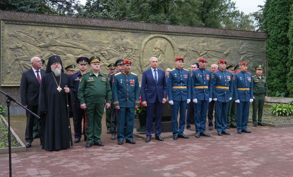 Председатель Правительства РСО – Алания Борис Джанаев принял участие в открытии памятника Герою России, майору Марату Тибилову, погибшему в Курской области при исполнении воинского долга в марте прошлого года Председатель Правительства РСО – Алания Борис Джанаев принял участие в открытии памятника Герою России, майору Марату Тибилову, погибшему в Курской области при исполнении воинского долга в марте прошлого года