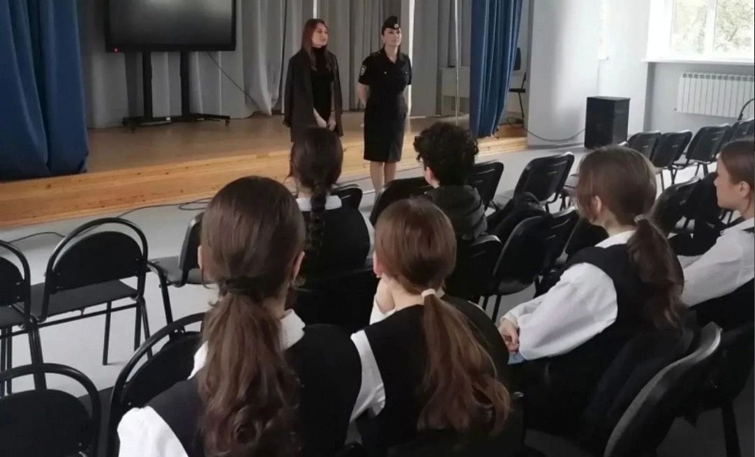 «Легкий заработок» или реальный срок: в Северной Осетии в рамках акции «Сообщи, где торгуют смертью» моздокские полицейские рассказали школьникам, как распознать вербовщиков «Легкий заработок» или реальный срок: в Северной Осетии в рамках акции «Сообщи, где торгуют смертью» моздокские полицейские рассказали школьникам, как распознать вербовщиков