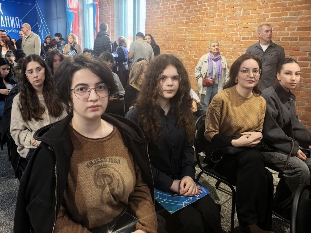 Студенты и преподаватели Северо-Кавказского строительного техникума — активные участники первого архитектурного форума «АрхАлания» Студенты и преподаватели Северо-Кавказского строительного техникума — активные участники первого архитектурного форума «АрхАлания»