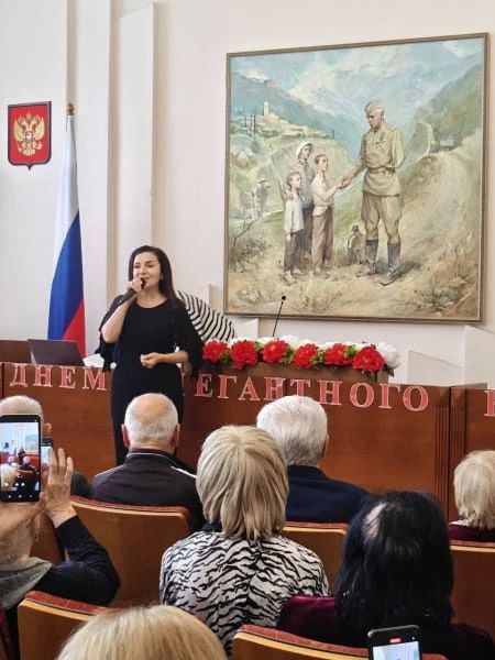 Артисты Культурного центра МВД Северной Осетии поздравили ветеранов с Днем пожилого человека Артисты Культурного центра МВД Северной Осетии поздравили ветеранов с Днем пожилого человека