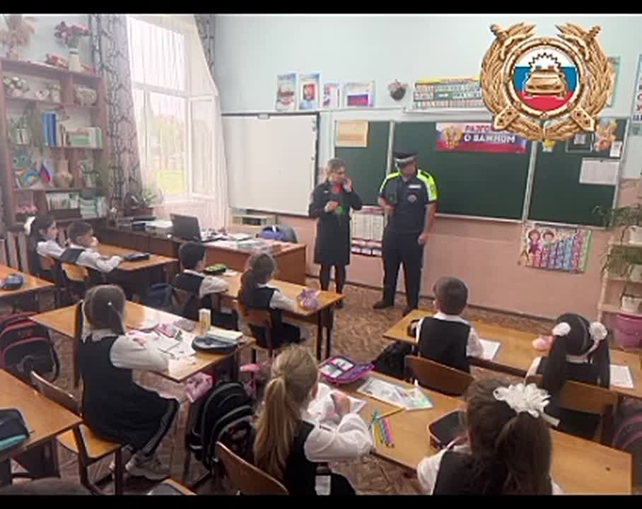 Сотрудники отделения Госавтоинспекции Моздокского района провели занятие на тему «Безопасный маршрут «Дом – школа – дом» для учеников МБОУ ООШ № 6 города Моздока