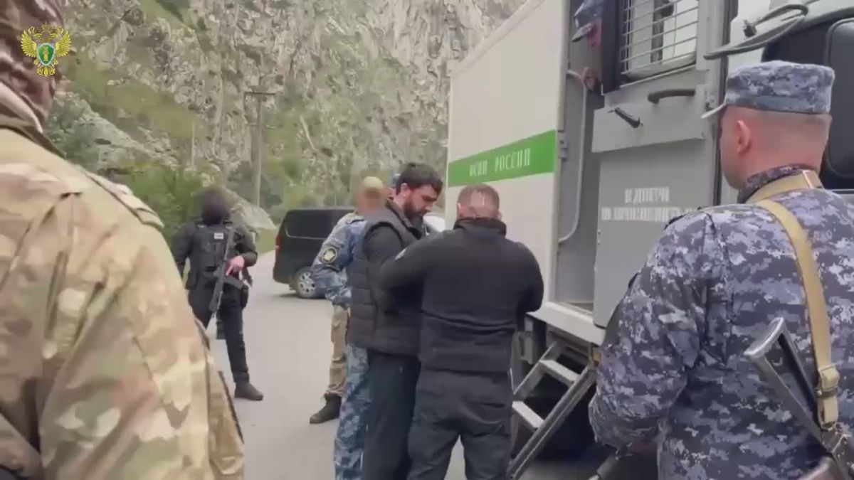 Напавшим на сотрудников ФСИН во время этапирования в поезде Владикавказ — Адлер оказался основатель крупного наркошопа Дмитрий Пушкарев