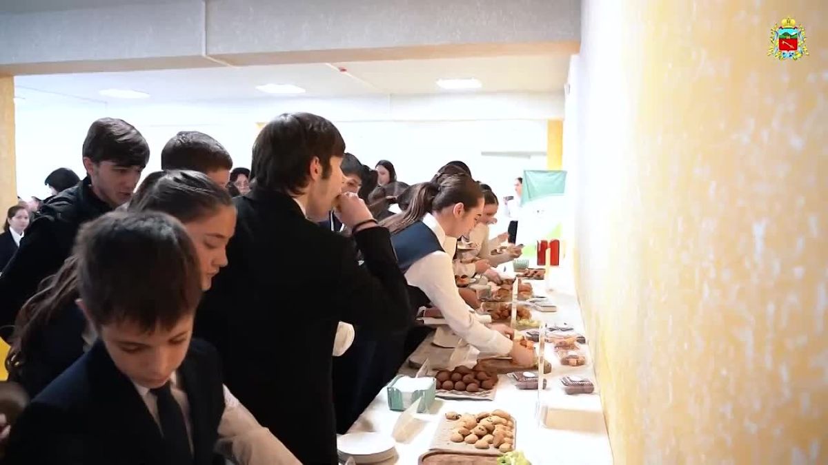 Владикавказский комбинат питания представил новую буфетную продукцию