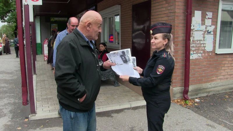 В Моздокском районе Северной Осетии полицейские и общественники разместили антинаркотические листовки в общественном транспорте В Моздокском районе Северной Осетии полицейские и общественники разместили антинаркотические листовки в общественном транспорте