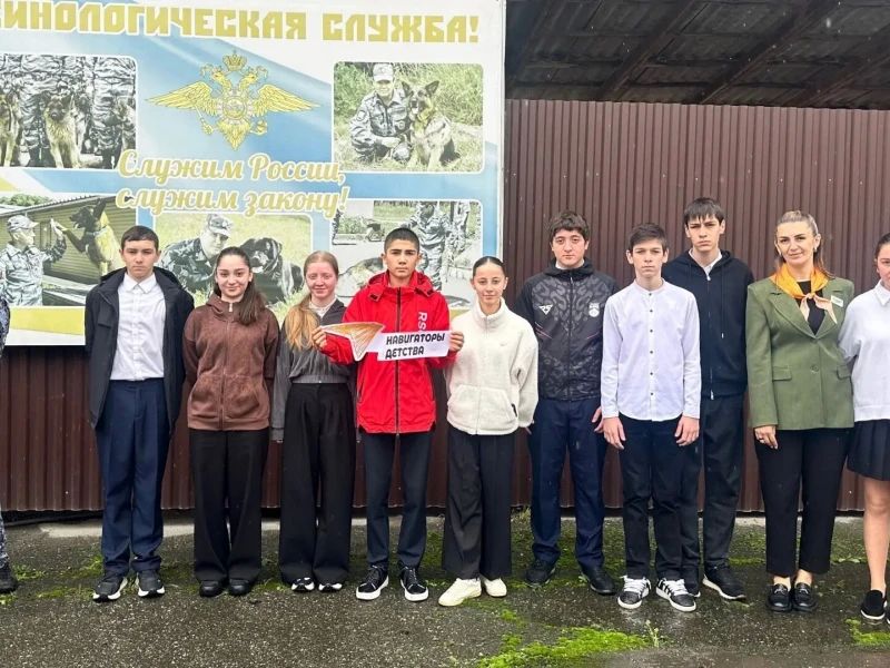 Учащиеся школы-интерната навестили четвероногих напарников полицейских из Отдела полиции Алагирского района Северной Осетии Учащиеся школы-интерната навестили четвероногих напарников полицейских из Отдела полиции Алагирского района Северной Осетии