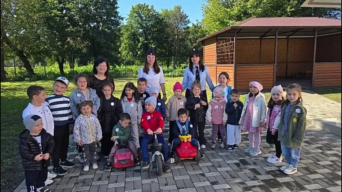 Сотрудники полиции Ардонского района торжественно приняли в пешеходы воспитанников детского сада