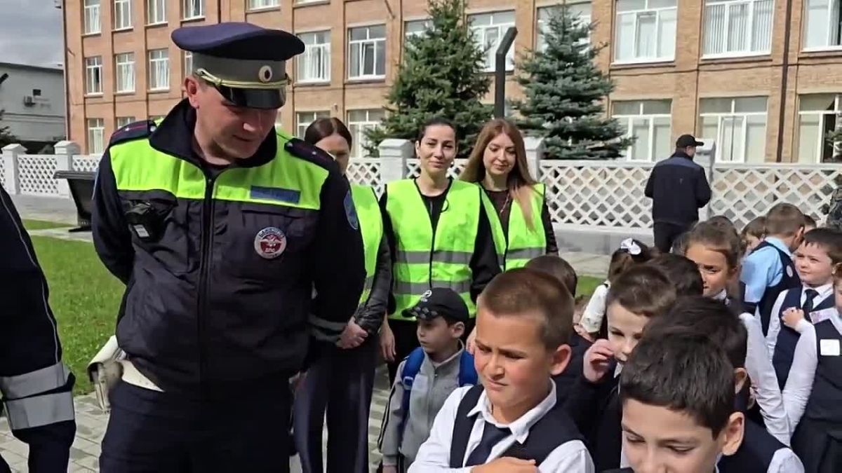 «Посвящение в пешеходы»: в Ардонском районе Северной Осетии первоклассникам устроили яркий праздник дорожной безопасности