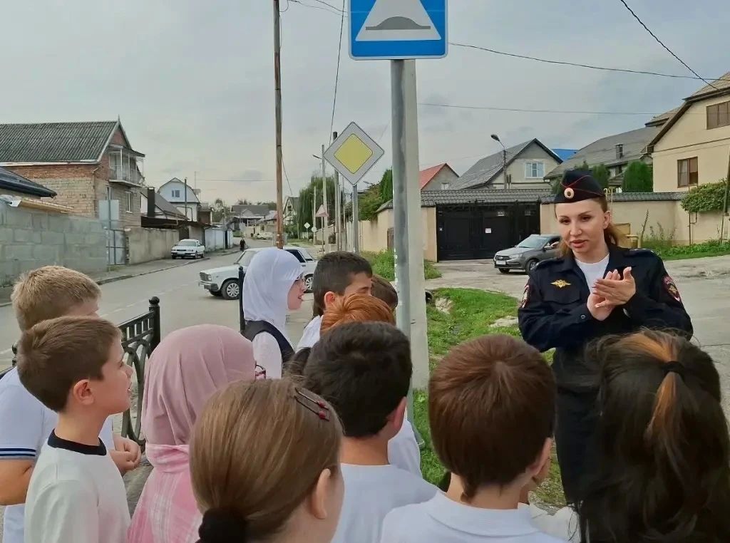 В Кабардино-Балкарии продолжается реализация комплекса профилактических мероприятий «Безопасный путь в школу» В Кабардино-Балкарии продолжается реализация комплекса профилактических мероприятий «Безопасный путь в школу»