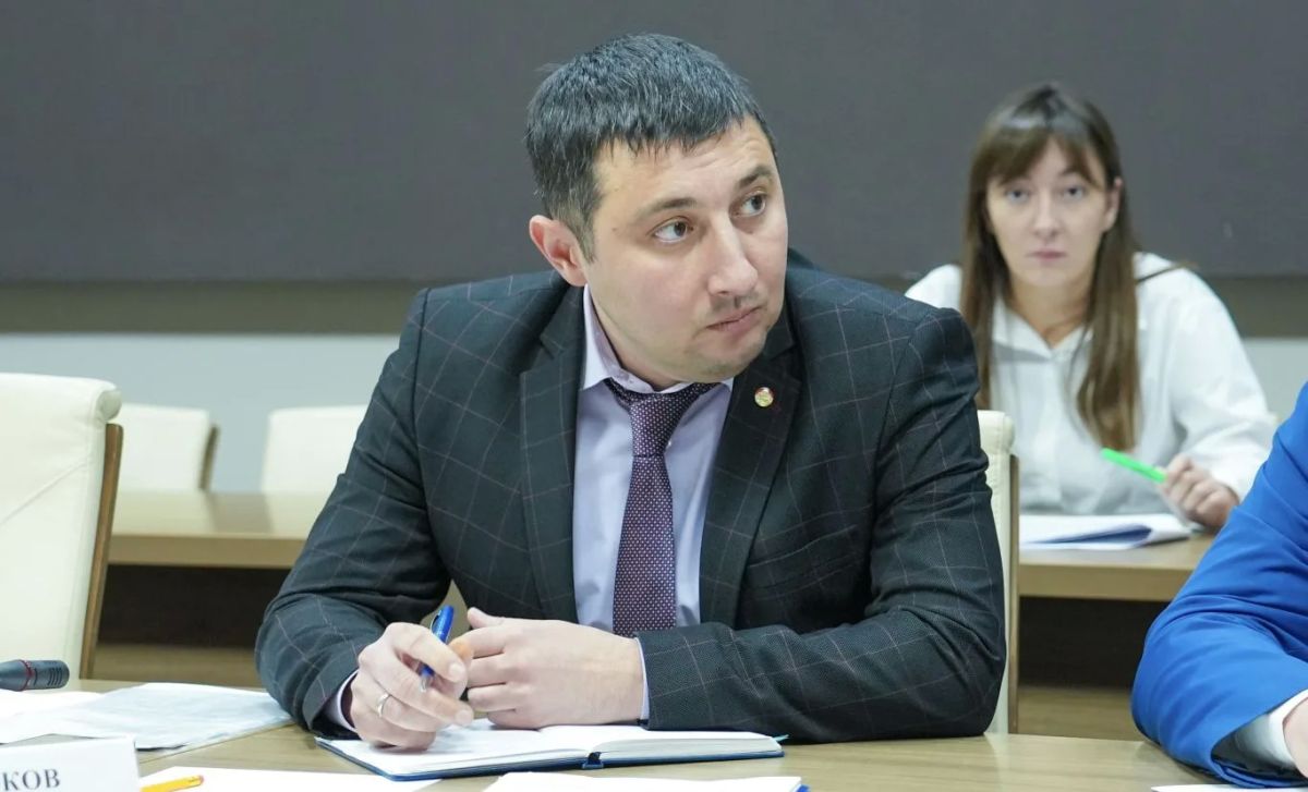 Председатель Правительства РСО – Алания Борис Джанаев провел совещание, посвященное развитию регионального издательства «Ир» Председатель Правительства РСО – Алания Борис Джанаев провел совещание, посвященное развитию регионального издательства «Ир»