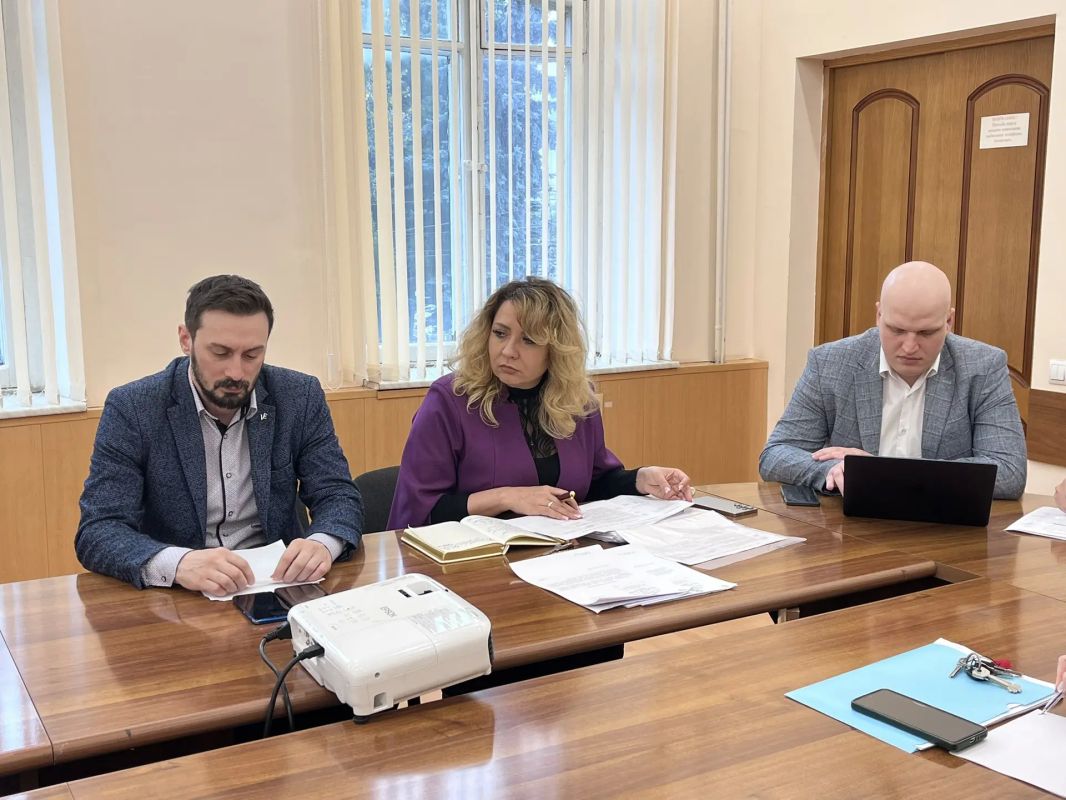 Ио министра образования и науки Андрей Швецов провёл рабочее совещание с заместителями министра и начальниками профильных отделов Ио министра образования и науки Андрей Швецов провёл рабочее совещание с заместителями министра и начальниками профильных отделов