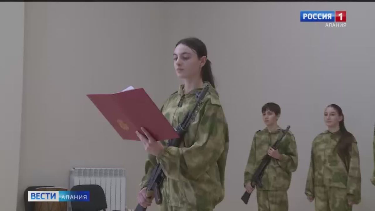 Десять "Юных друзей пограничника" приняли присягу в школе Верхнего Фиагдона