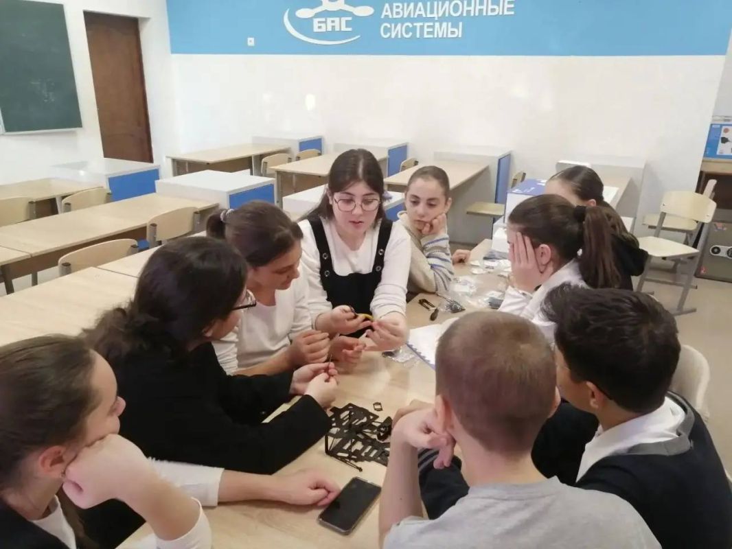 Школьники Дигоры осваивают беспилотные технологии Школьники Дигоры осваивают беспилотные технологии