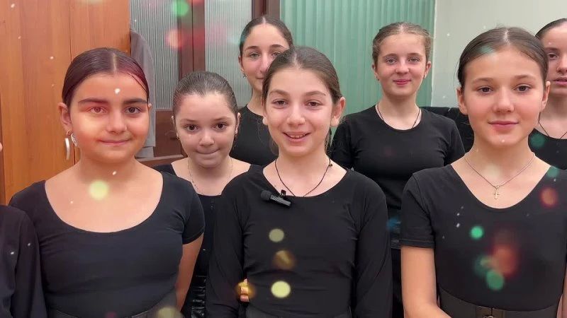 Обучающиеся Республиканского дворца детского творчества от всей души поздравляют с Днем работника дополнительного образования!