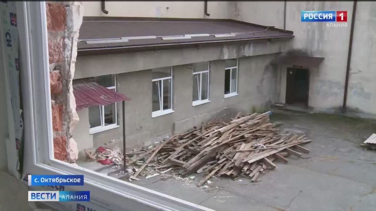 В Октябрьском продолжается капитальный ремонт Дворца культуры