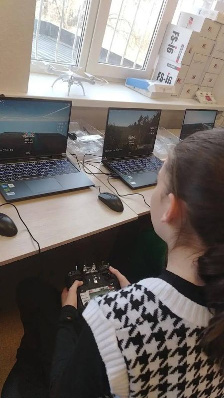 Школьники Дигоры осваивают беспилотные технологии Школьники Дигоры осваивают беспилотные технологии